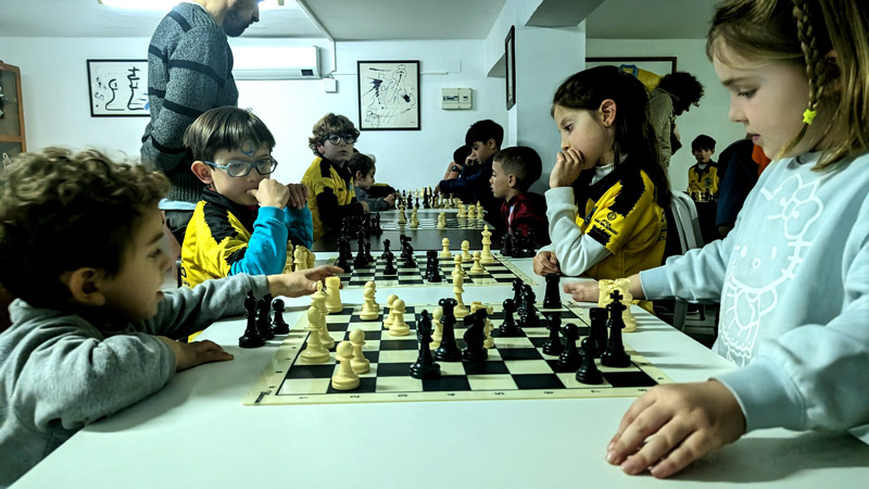 02-club-ajedrez-el-caballo-niños-jugando_web