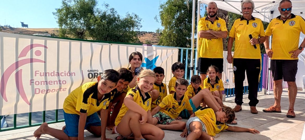 jugadores-club-ajedrez-el-caballo-con-miembros-de-la-junta-directiva